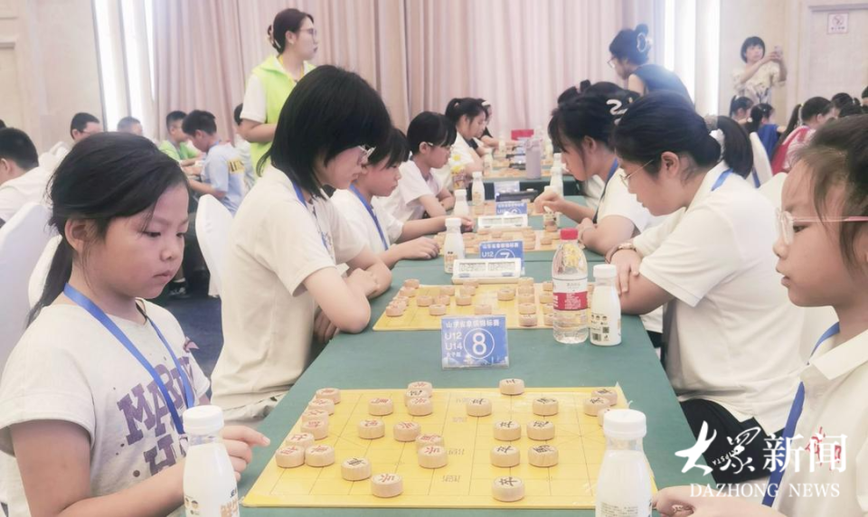 局党组成员, 智力的博弈
