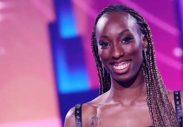 她在场上是, 访志得意满 她在场上是, 访志得意满